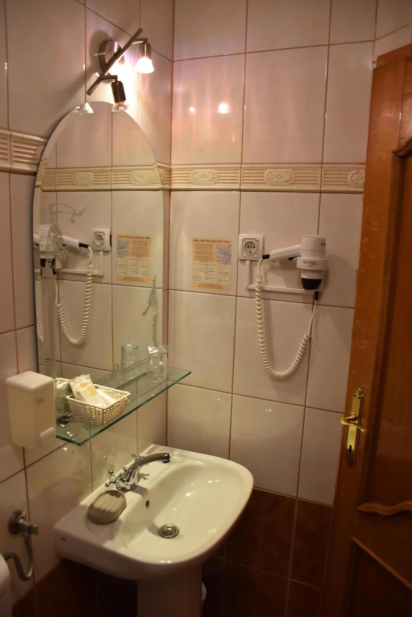 Hotel Grande Celje Oda fotoğraf