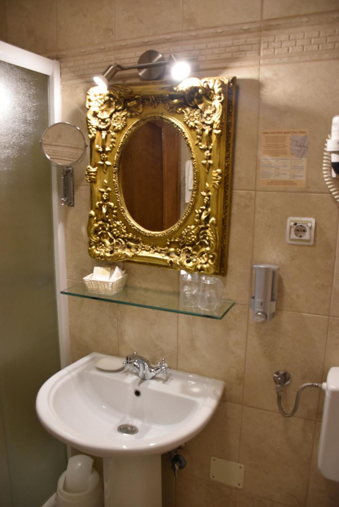Hotel Grande Celje Oda fotoğraf