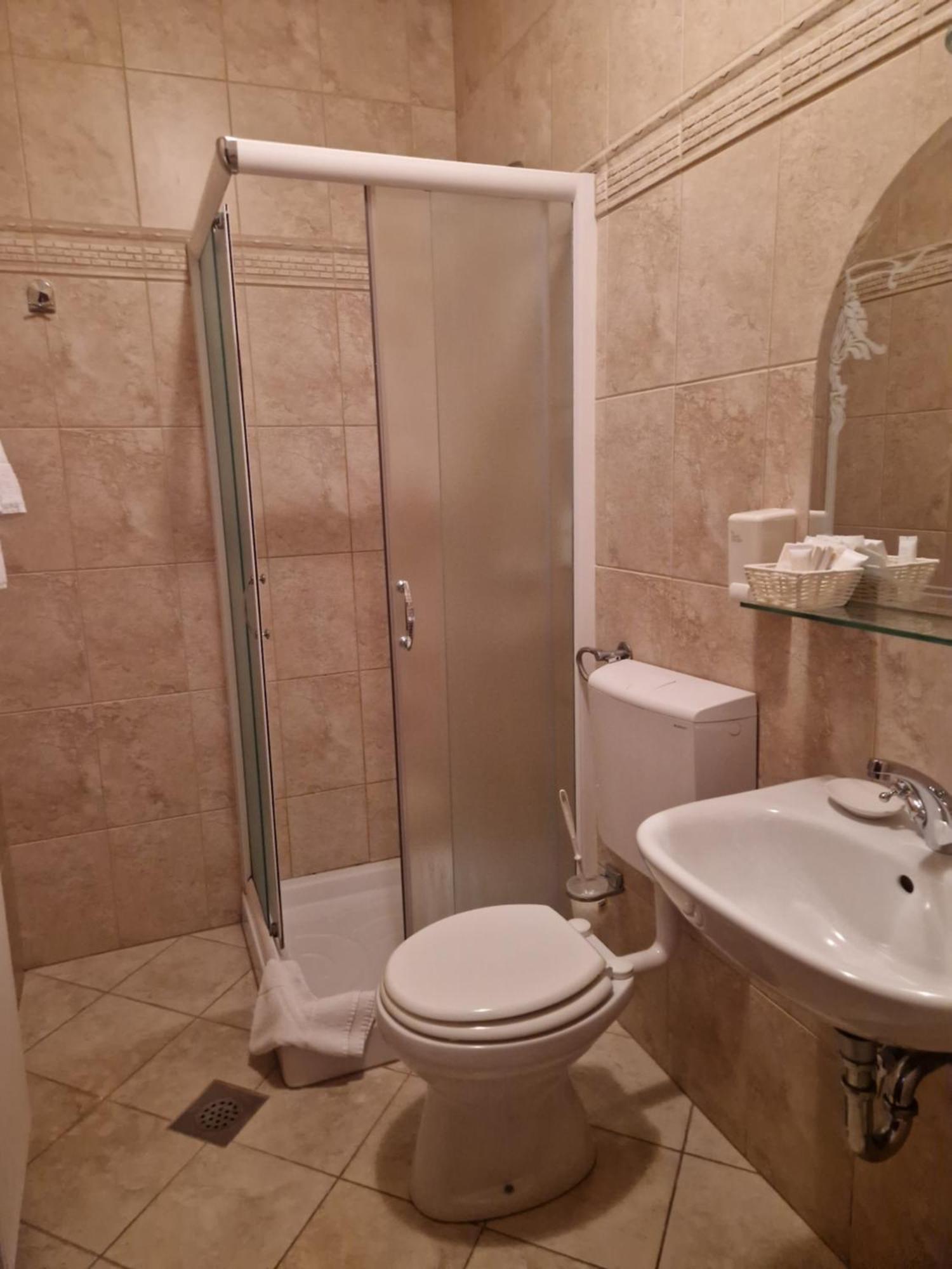 Hotel Grande Celje Oda fotoğraf